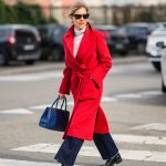 El abrigo rojo rebajadísimo de Cortefiel que arrasa entre las más clásicas