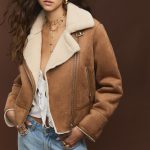 Stradivarius pone a la venta la chaqueta biker de efecto ante que nunca pasa de moda y que las mujeres más elegantes de España llevarán cada otoño invierno