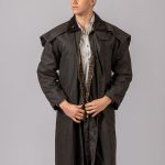 CHAQUETA ENCERADA CON GORRO MARRON