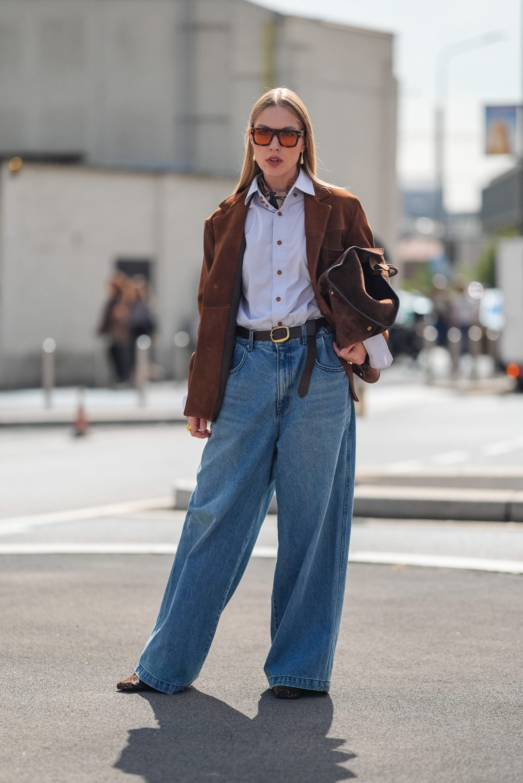 chaqueta-marron-997dul-1.jpg La chaqueta de ante marrón de 39€ de Zara viral del invierno 2025 - Imagen 1