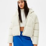 Cazadora puffy efecto piel capucha Mujer | Bershka