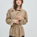 Trench corta fluida cinturón | Stradivarius España
